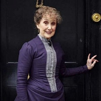 Миссис Хадсон озвучивал фильм Шерлок