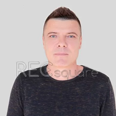 На фото диктор Юрий Деркач