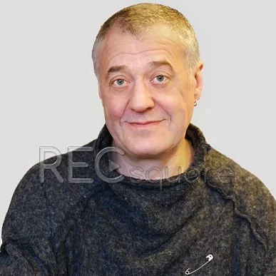 На фото диктор Артур Ваха