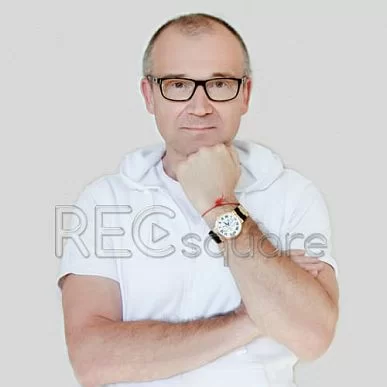 На фото диктор Александр Рахленко