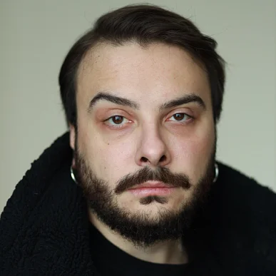 На фото диктор Юрий Катарманов