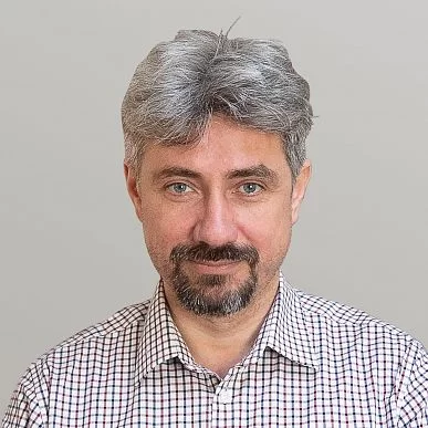На фото диктор Александр Коврижных