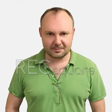 На фото диктор Илья Исаев