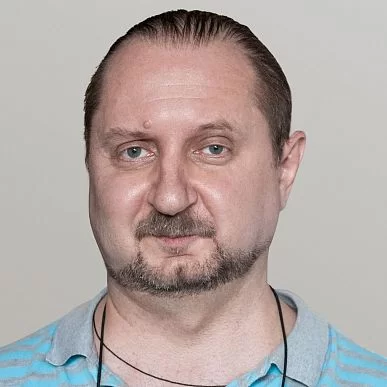 На фото диктор Денис Некрасов