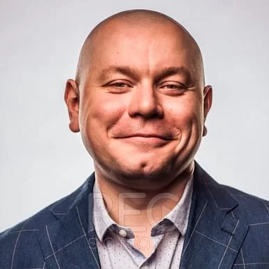 На фото диктор Илья Хвостиков