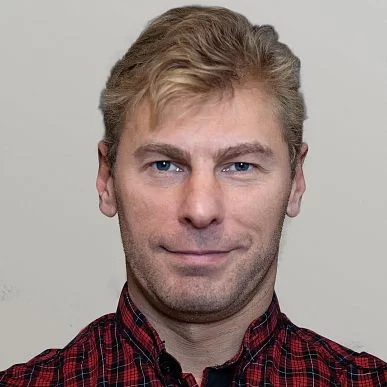 На фото диктор Александр Головчанский