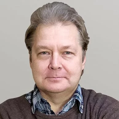 На фото диктор Александр Белый