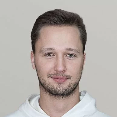 На фото диктор Daniel H. (англ+рус)