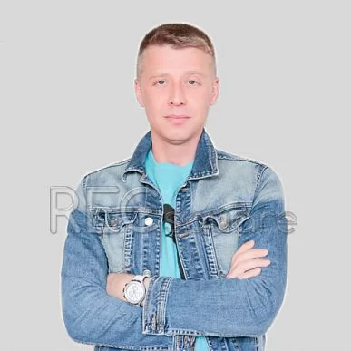 На фото диктор Андрей Панишев