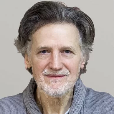 На фото диктор Валерий Сторожик